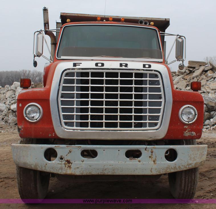 image for item I2443 1979 Ford 8000 dump truck