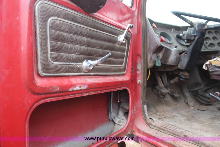 image for item I2443 1979 Ford 8000 dump truck