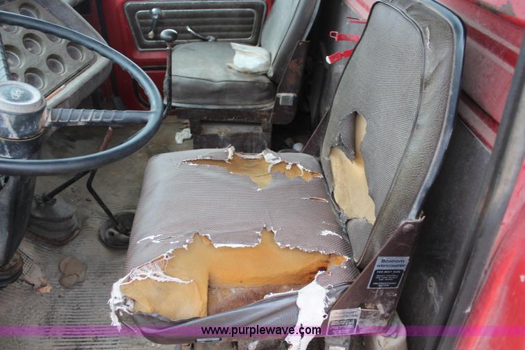 image for item I2443 1979 Ford 8000 dump truck