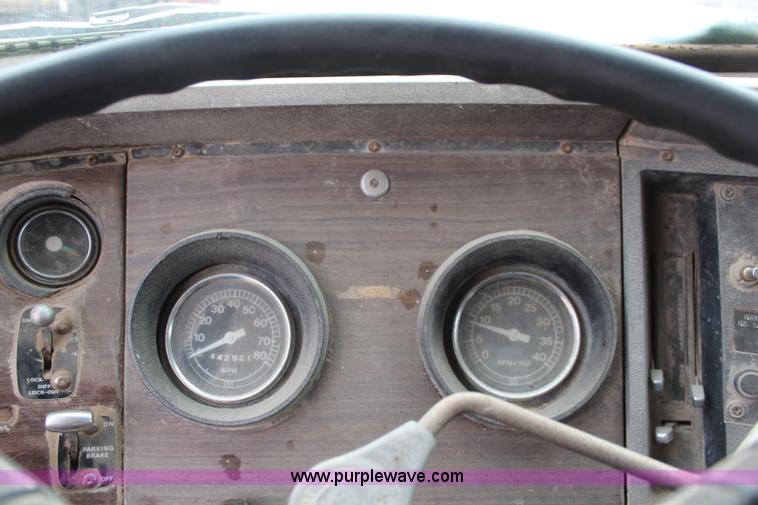 image for item I2443 1979 Ford 8000 dump truck