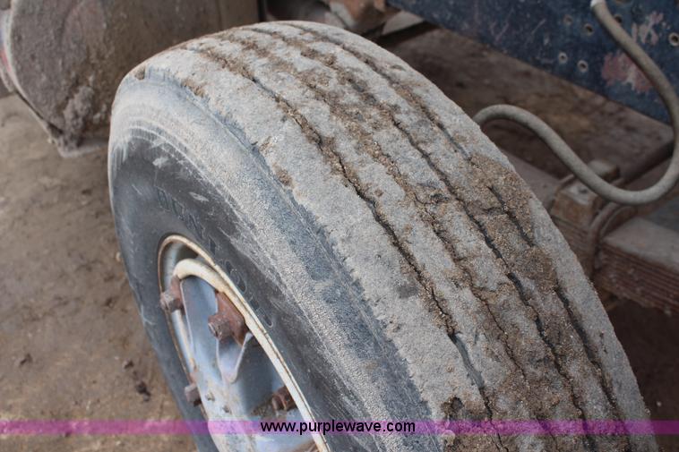 image for item I2443 1979 Ford 8000 dump truck