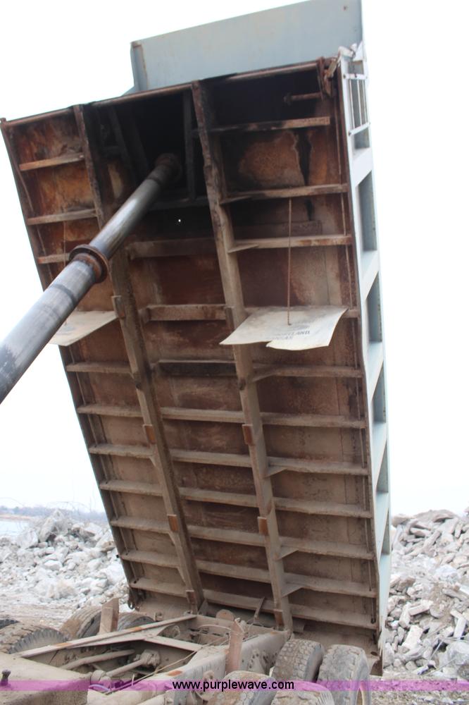 image for item I2443 1979 Ford 8000 dump truck