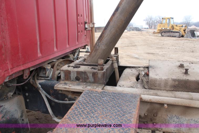 image for item I2443 1979 Ford 8000 dump truck