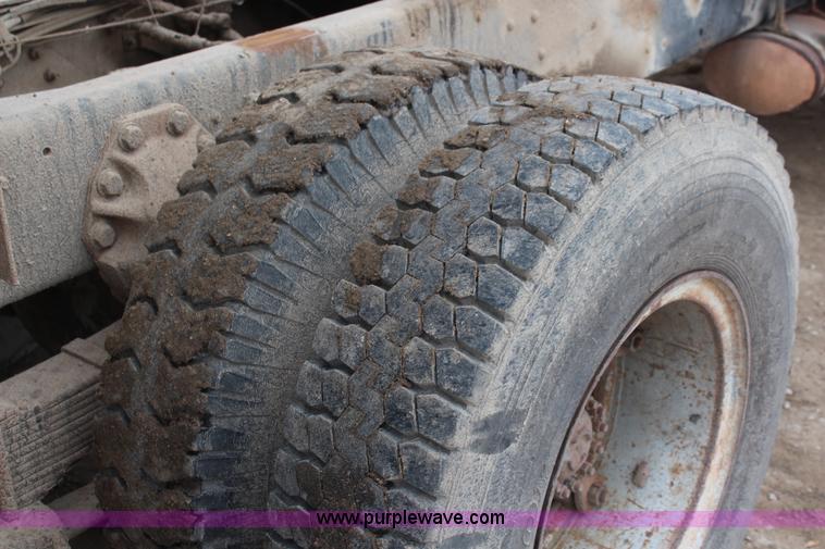 image for item I2443 1979 Ford 8000 dump truck