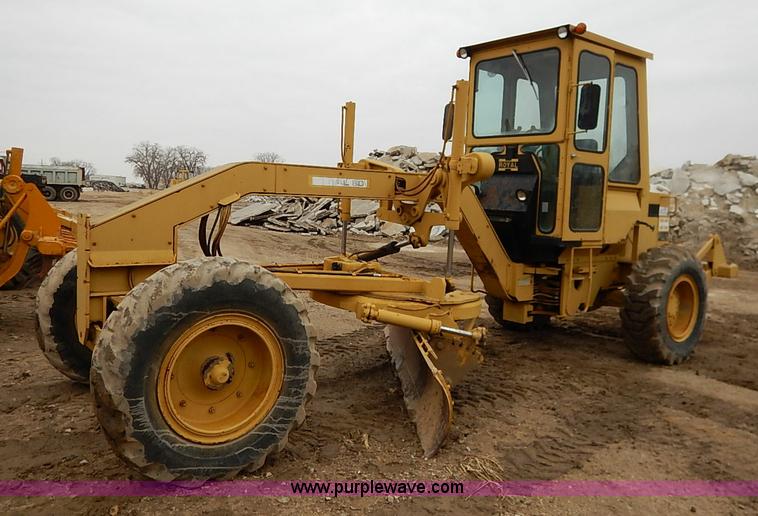 image for item I2445 Royal 80 articulated motor grader