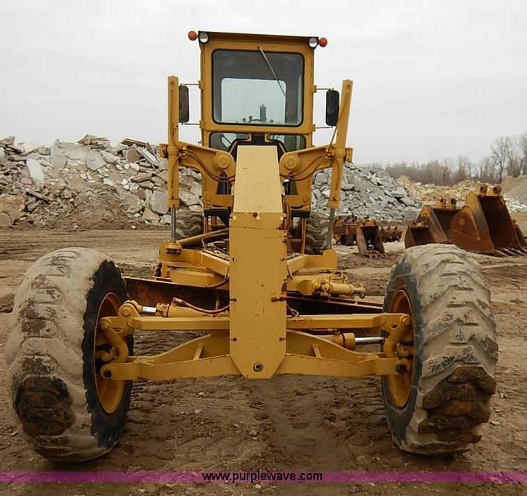 image for item I2445 Royal 80 articulated motor grader