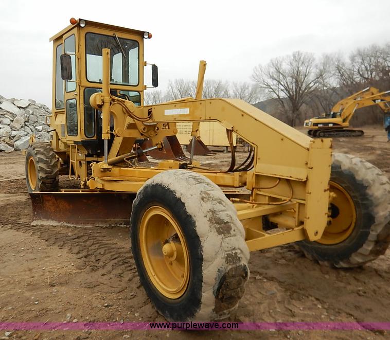 image for item I2445 Royal 80 articulated motor grader