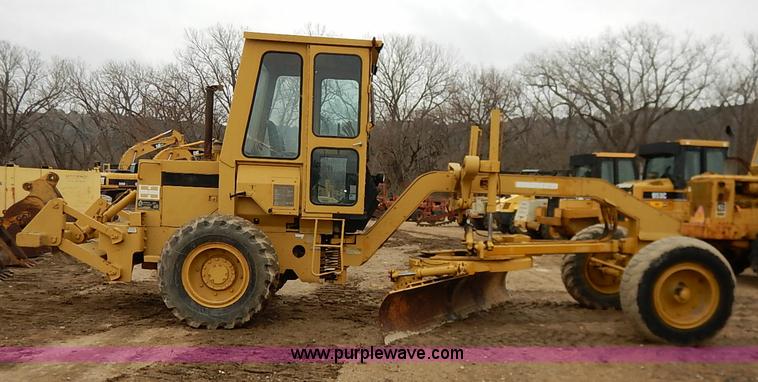 image for item I2445 Royal 80 articulated motor grader