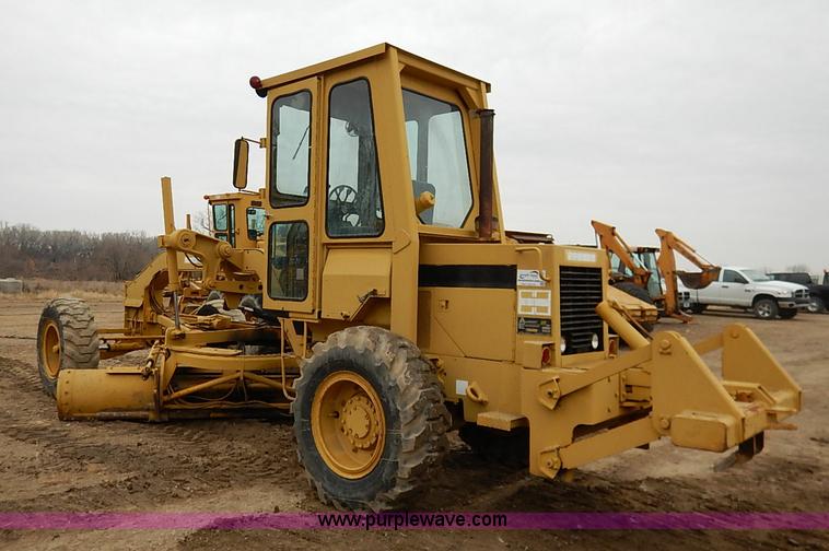 image for item I2445 Royal 80 articulated motor grader
