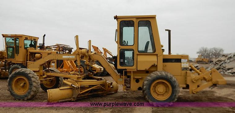image for item I2445 Royal 80 articulated motor grader