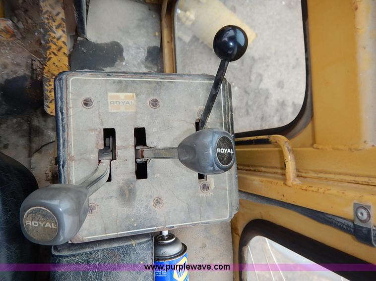 image for item I2445 Royal 80 articulated motor grader