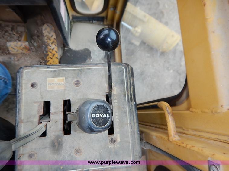 image for item I2445 Royal 80 articulated motor grader