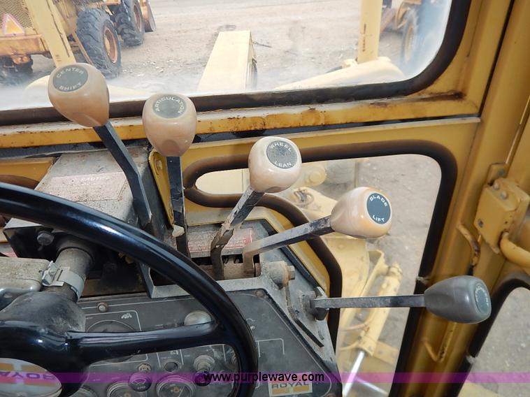 image for item I2445 Royal 80 articulated motor grader