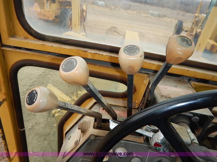 image for item I2445 Royal 80 articulated motor grader