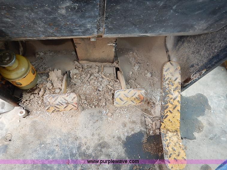 image for item I2445 Royal 80 articulated motor grader