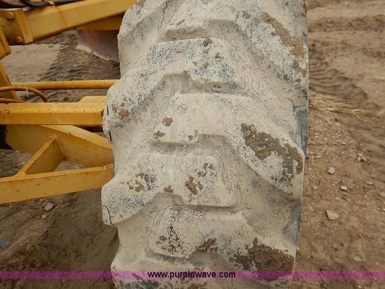 image for item I2445 Royal 80 articulated motor grader