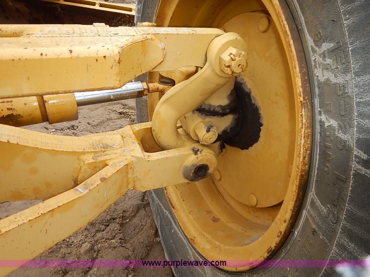 image for item I2445 Royal 80 articulated motor grader