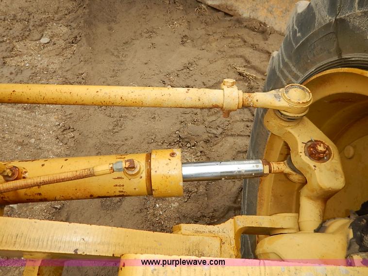 image for item I2445 Royal 80 articulated motor grader