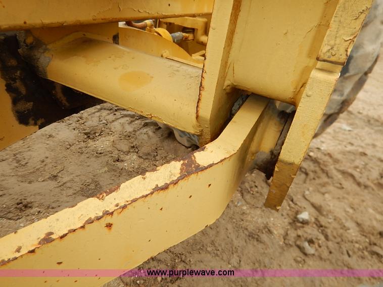 image for item I2445 Royal 80 articulated motor grader