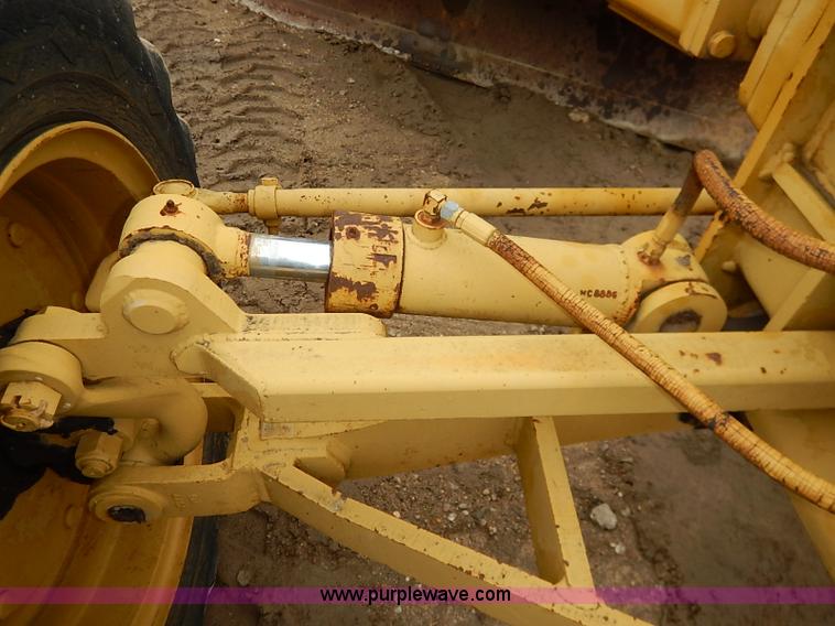 image for item I2445 Royal 80 articulated motor grader