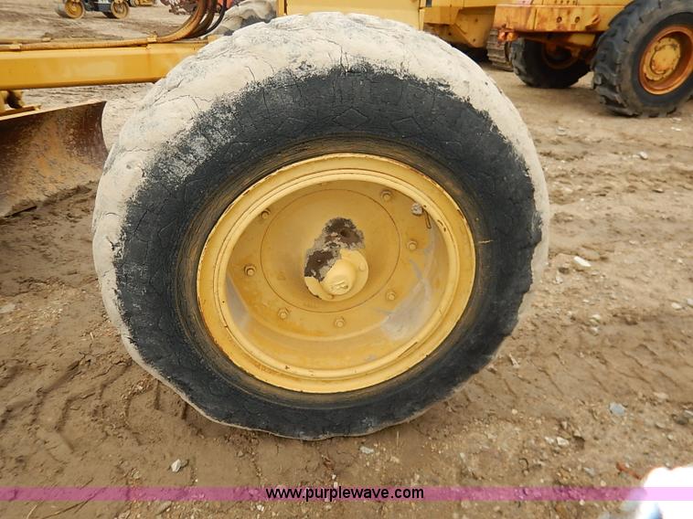 image for item I2445 Royal 80 articulated motor grader