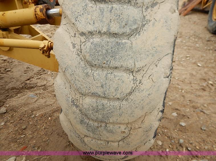 image for item I2445 Royal 80 articulated motor grader