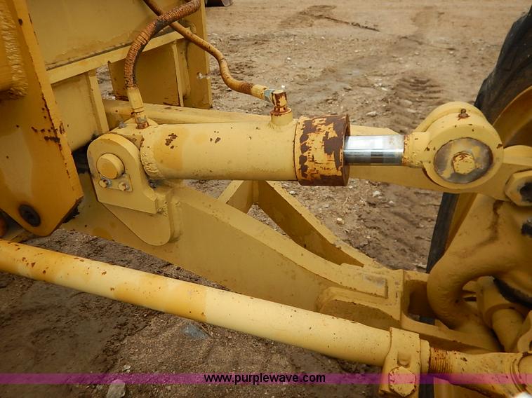 image for item I2445 Royal 80 articulated motor grader