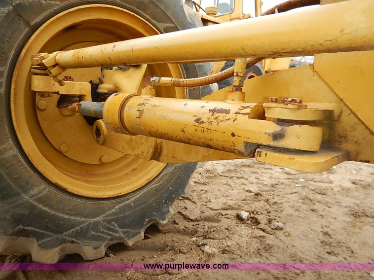 image for item I2445 Royal 80 articulated motor grader