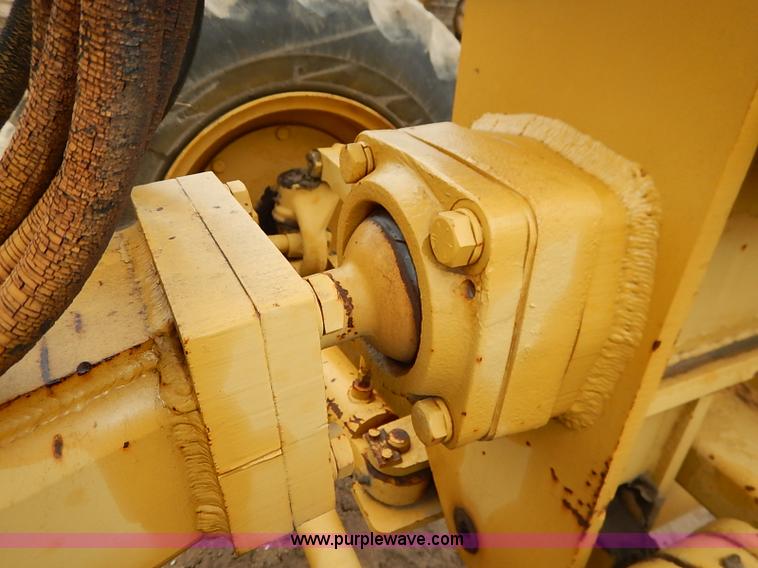 image for item I2445 Royal 80 articulated motor grader