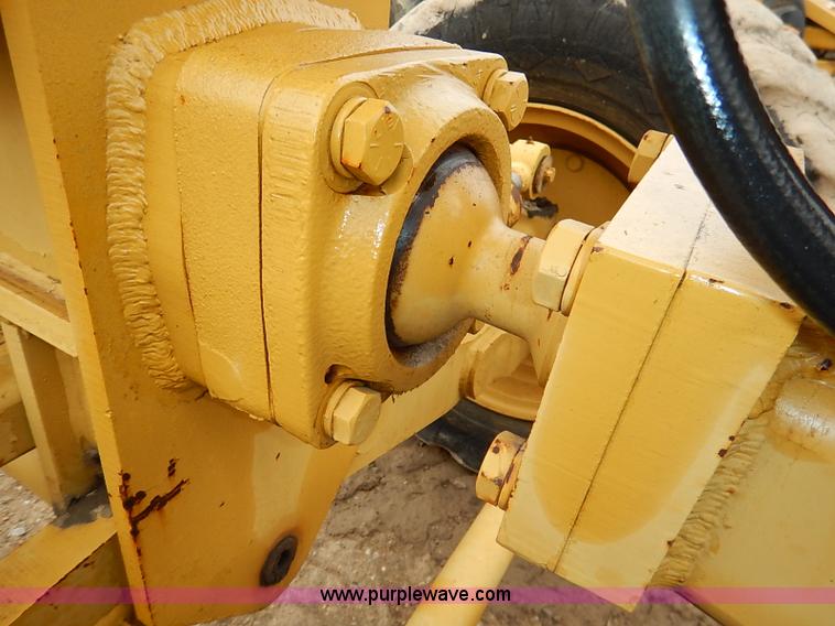 image for item I2445 Royal 80 articulated motor grader