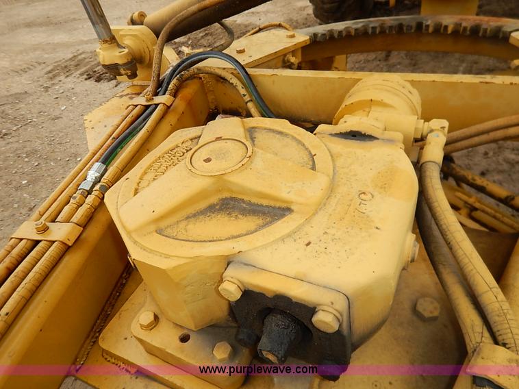 image for item I2445 Royal 80 articulated motor grader