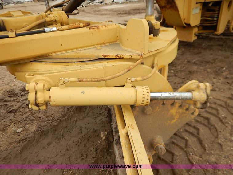 image for item I2445 Royal 80 articulated motor grader