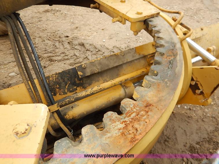 image for item I2445 Royal 80 articulated motor grader