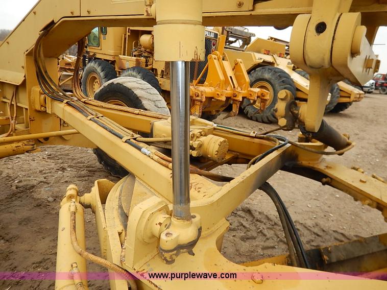 image for item I2445 Royal 80 articulated motor grader