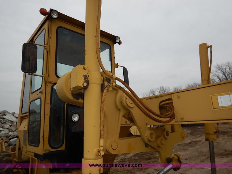 image for item I2445 Royal 80 articulated motor grader