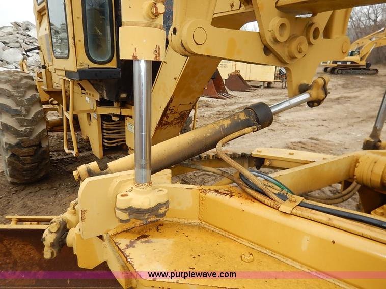 image for item I2445 Royal 80 articulated motor grader