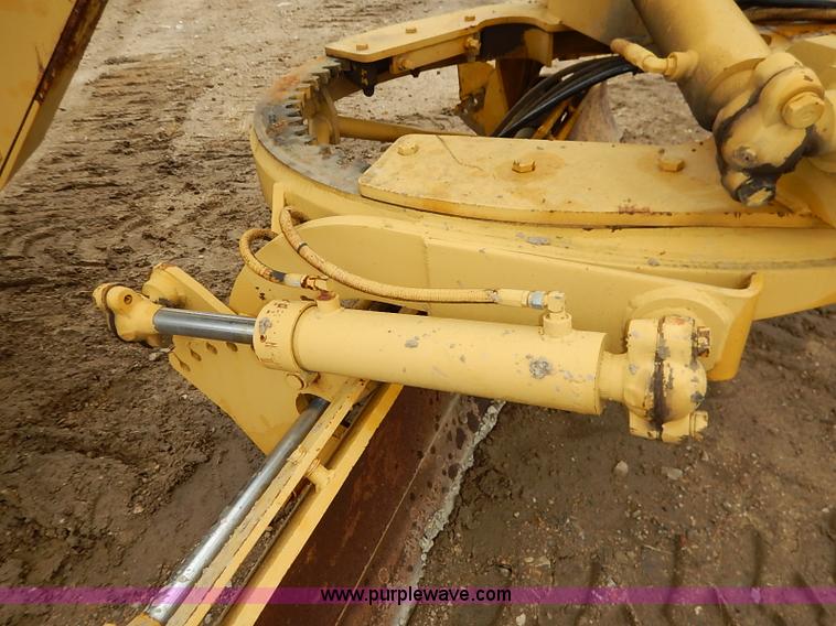 image for item I2445 Royal 80 articulated motor grader