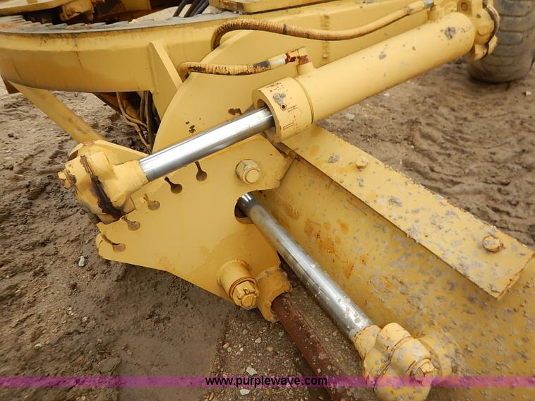image for item I2445 Royal 80 articulated motor grader