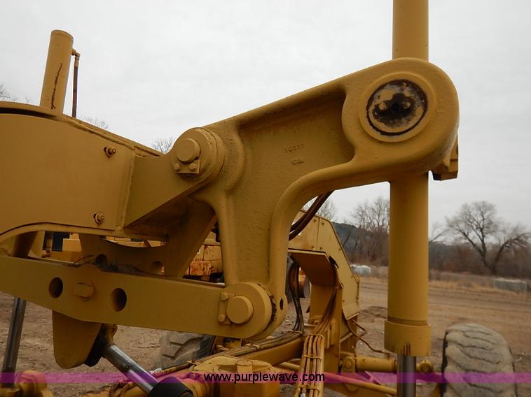 image for item I2445 Royal 80 articulated motor grader