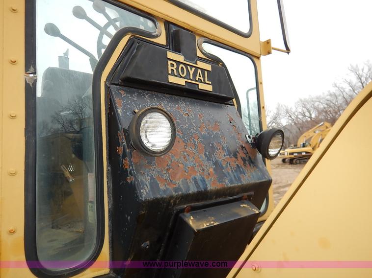 image for item I2445 Royal 80 articulated motor grader