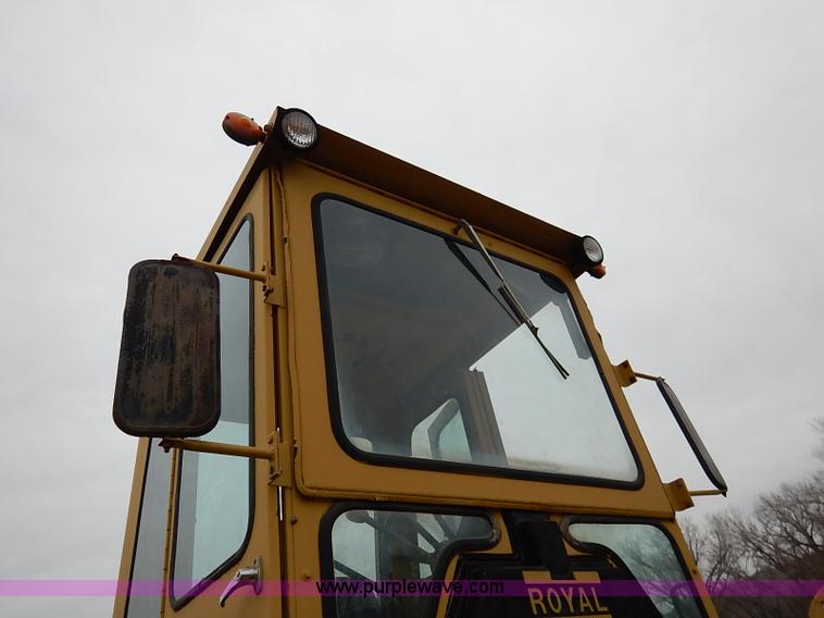 image for item I2445 Royal 80 articulated motor grader