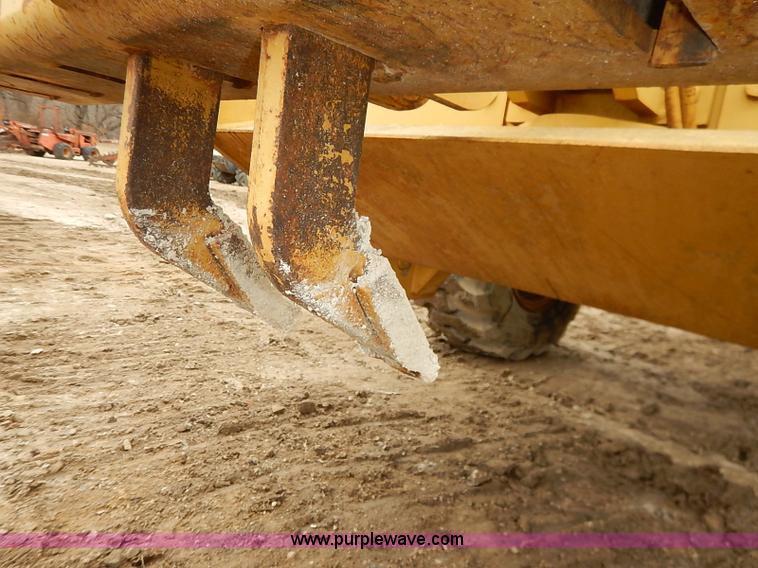 image for item I2445 Royal 80 articulated motor grader