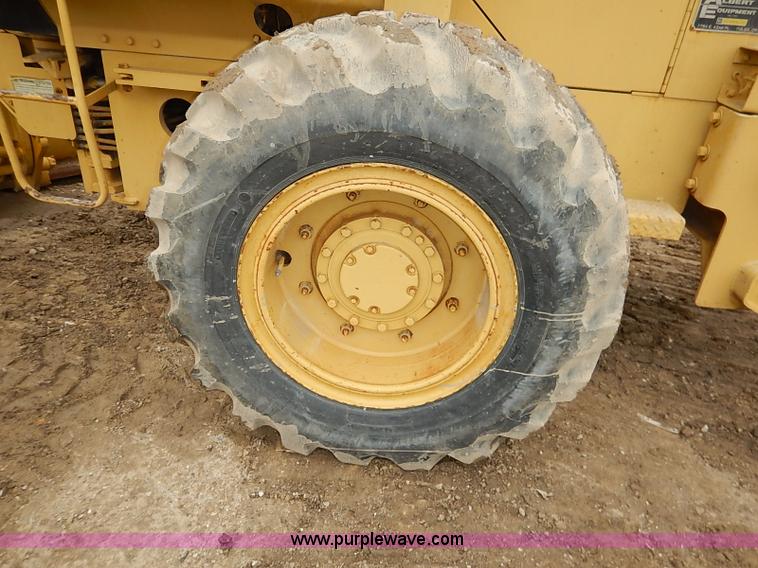 image for item I2445 Royal 80 articulated motor grader