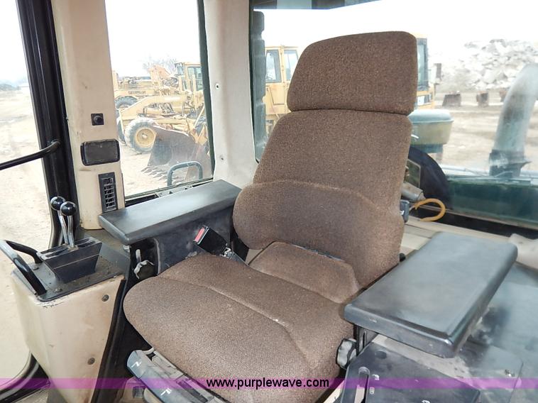 image for item I2446 1998 Caterpillar 953C track loader