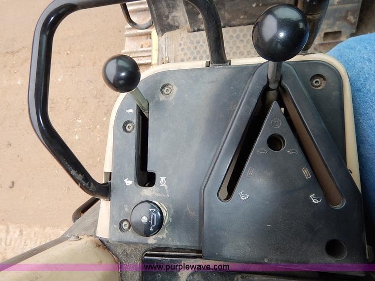 image for item I2446 1998 Caterpillar 953C track loader