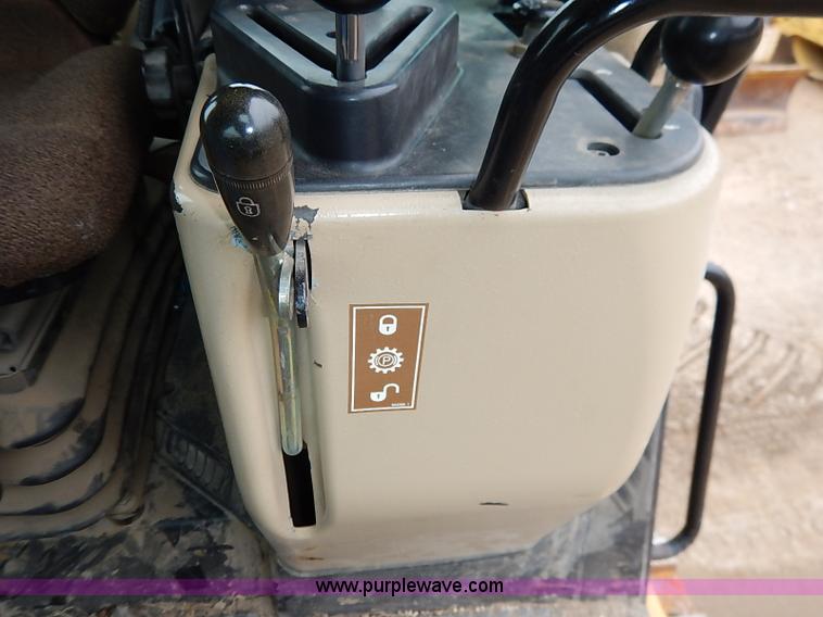 image for item I2446 1998 Caterpillar 953C track loader