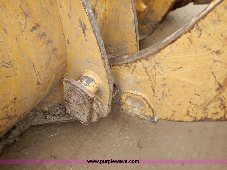 image for item I2446 1998 Caterpillar 953C track loader