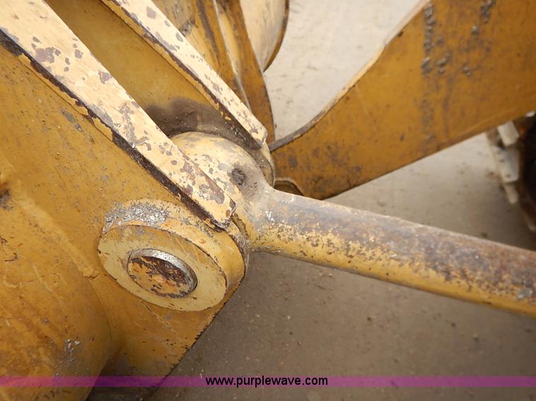 image for item I2446 1998 Caterpillar 953C track loader