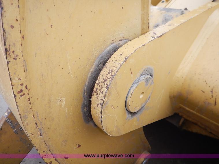 image for item I2446 1998 Caterpillar 953C track loader