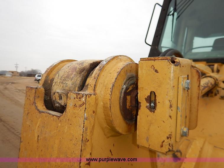 image for item I2446 1998 Caterpillar 953C track loader